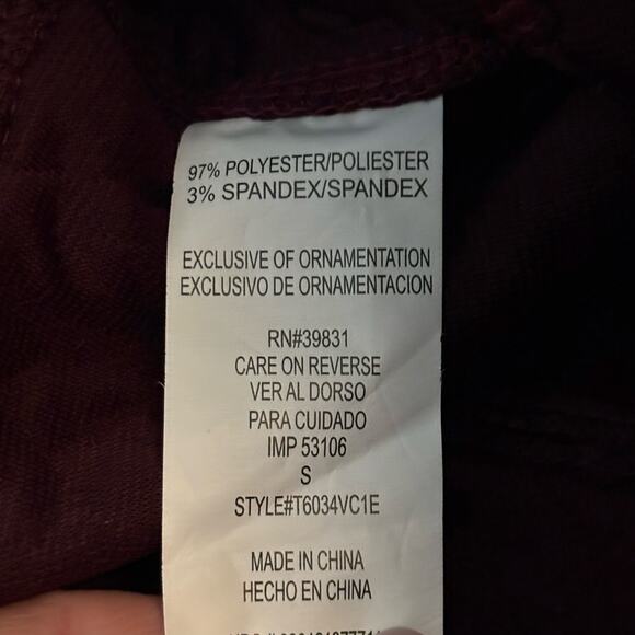 Jolt Burgundy Quilted Mini Skirt Size Small - Picture 3 of 3